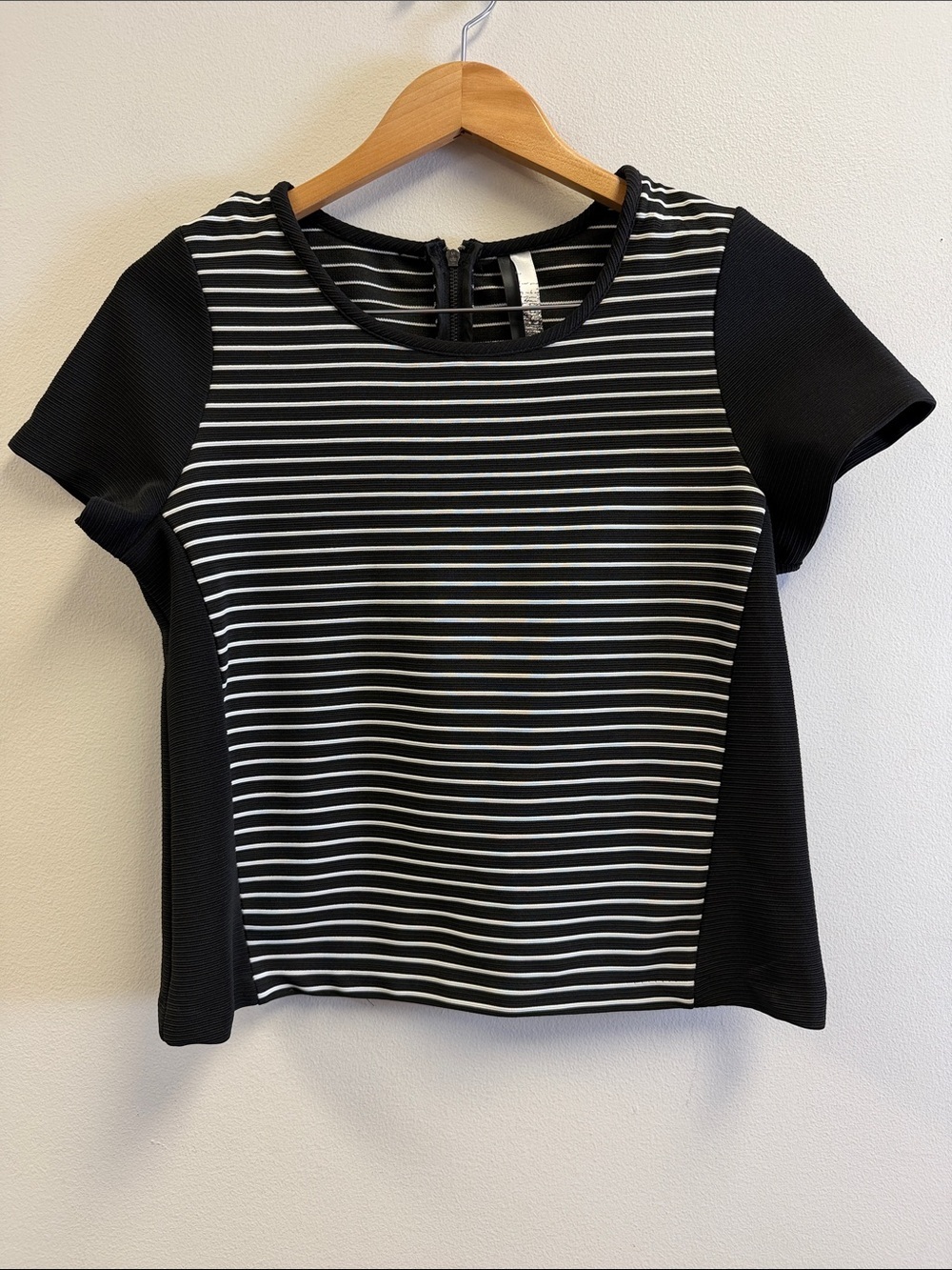 Kensie Black and White Striped Short Sleeve Top